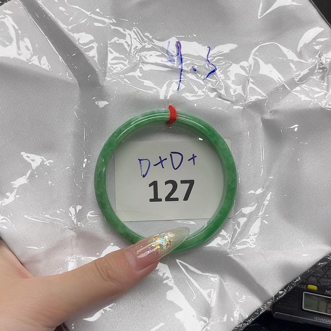 翡翠手镯未镶嵌默认瑕疵