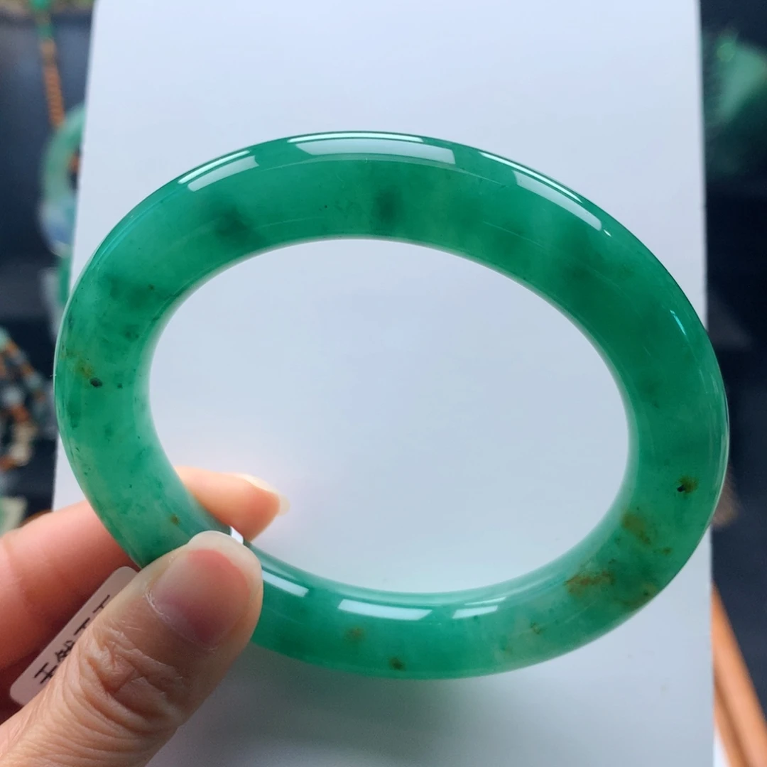 未镶嵌手镯石英质玉