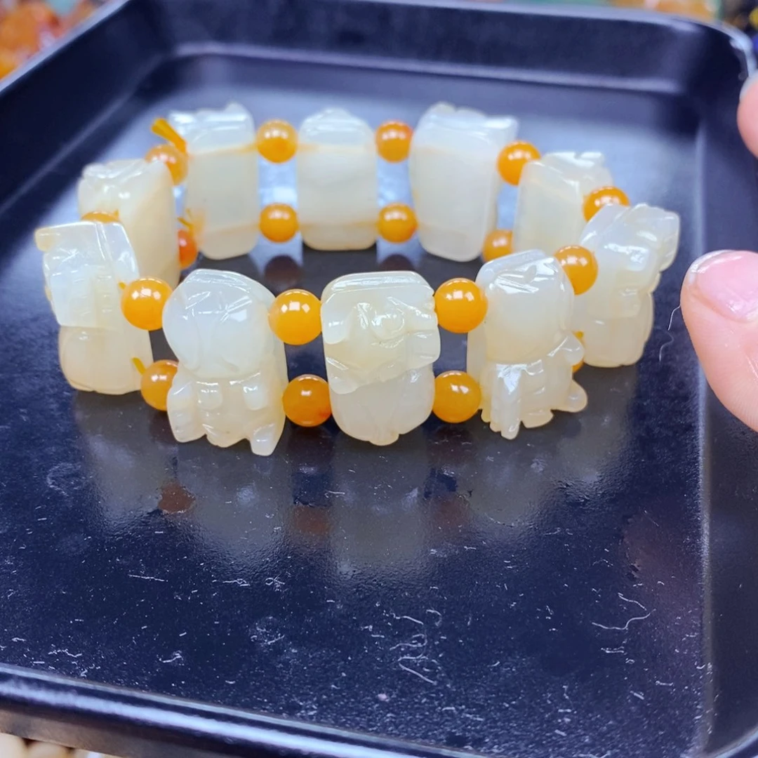 石英质玉（黄龙玉）未镶嵌颈饰