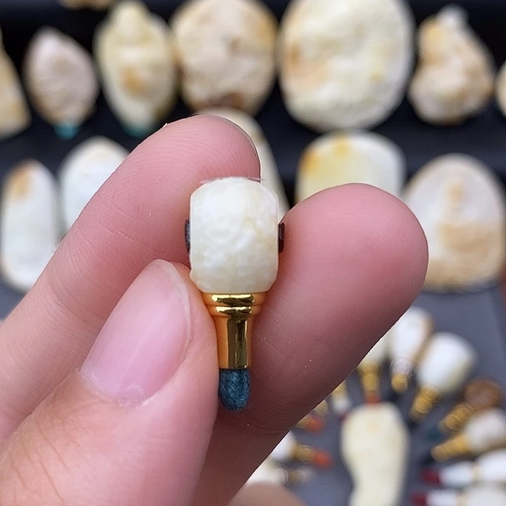 未镶嵌琥珀裸石8三通b657