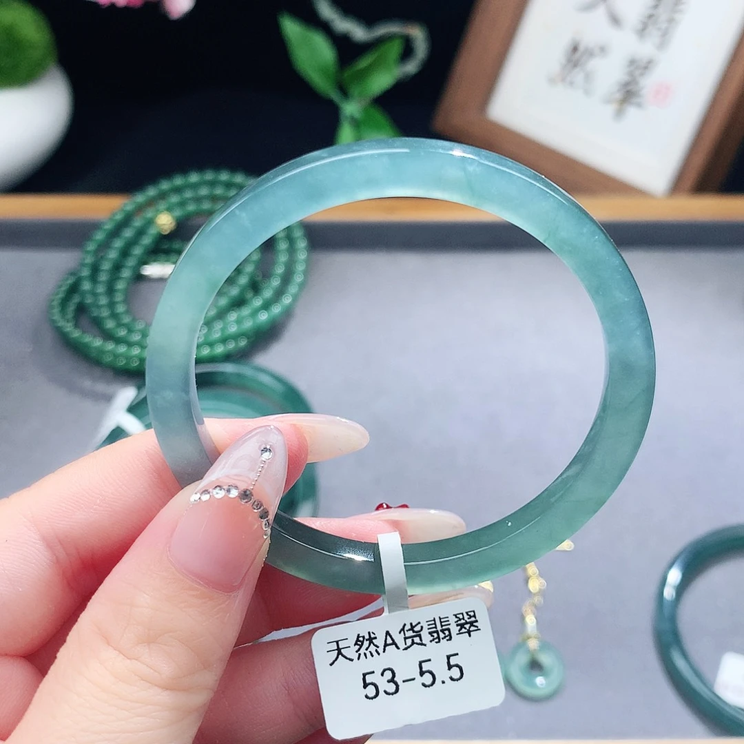 翡翠手镯（圆镯）未镶嵌