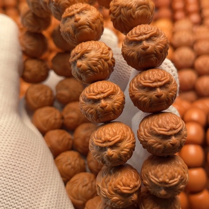 猴头核桃吊坠叫**神斗战胜佛