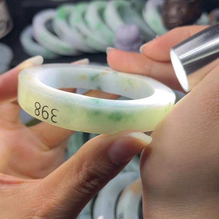定制翡翠未镶嵌手镯