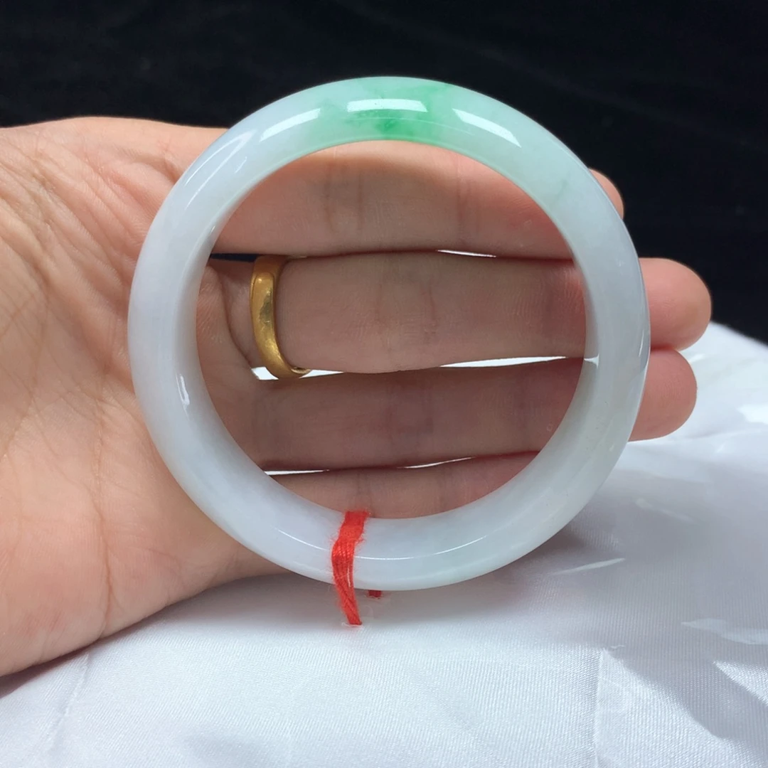 翡翠未镶嵌手镯（圆镯）56.1