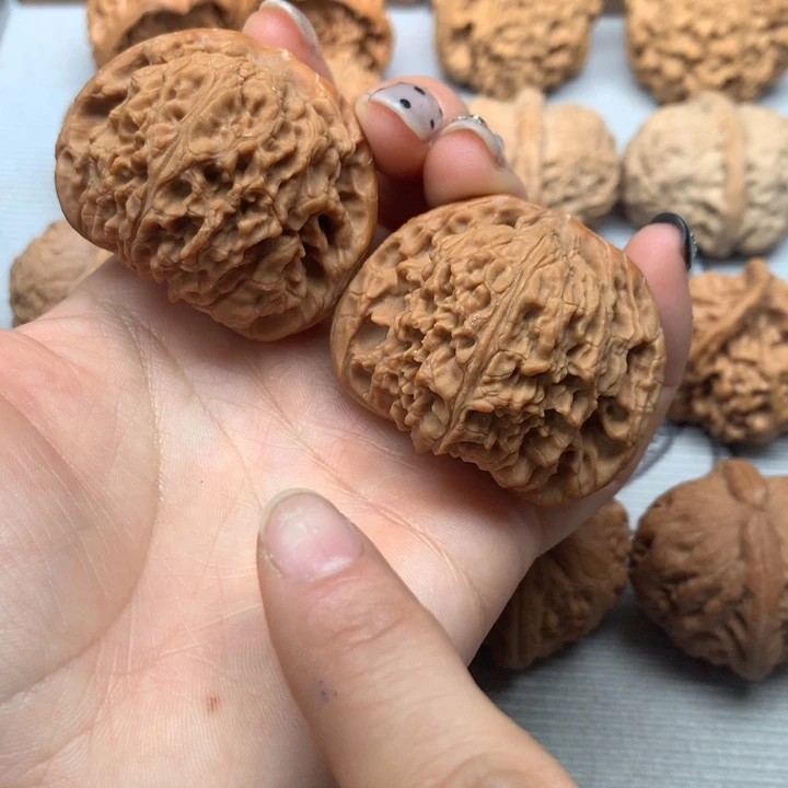 文玩核桃把件球形南疆石46