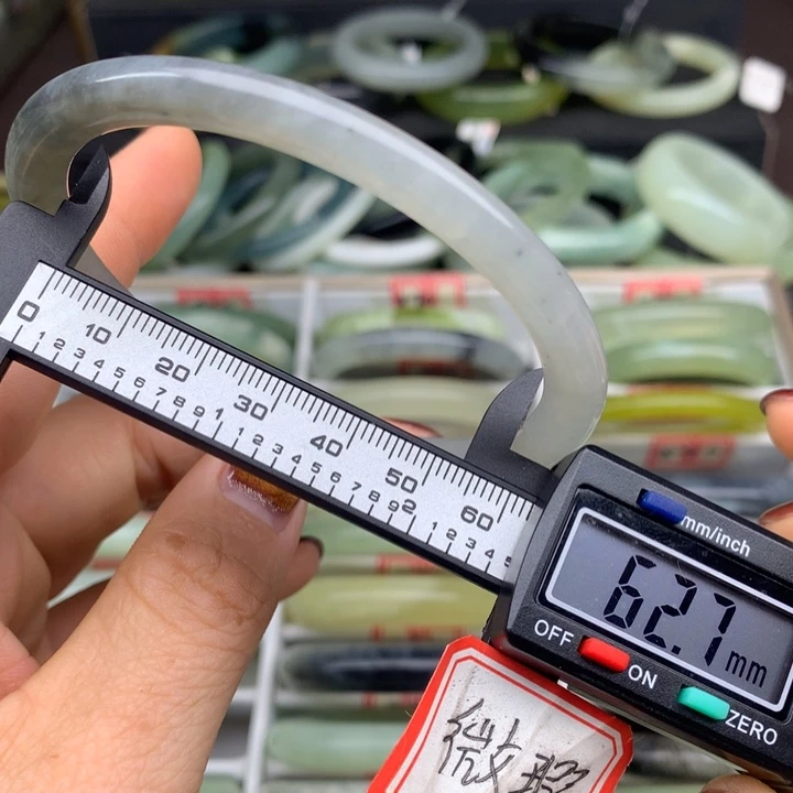 蛇纹石玉未镶嵌手镯848