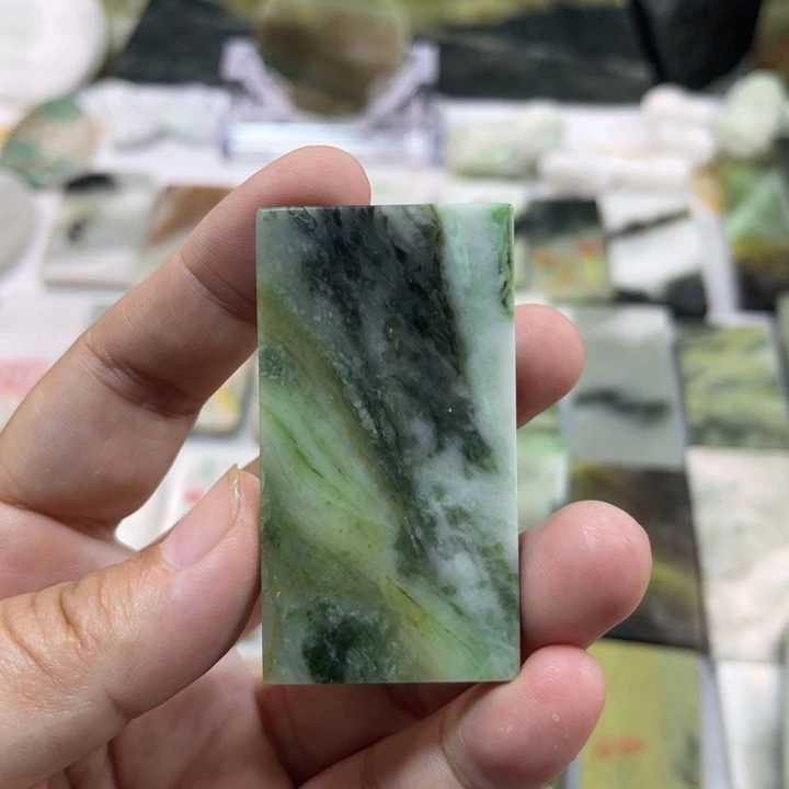 独山玉未镶嵌颈饰