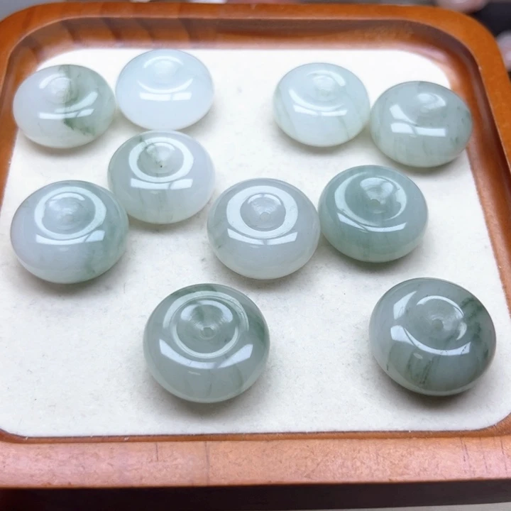 颈饰未镶嵌石英质玉