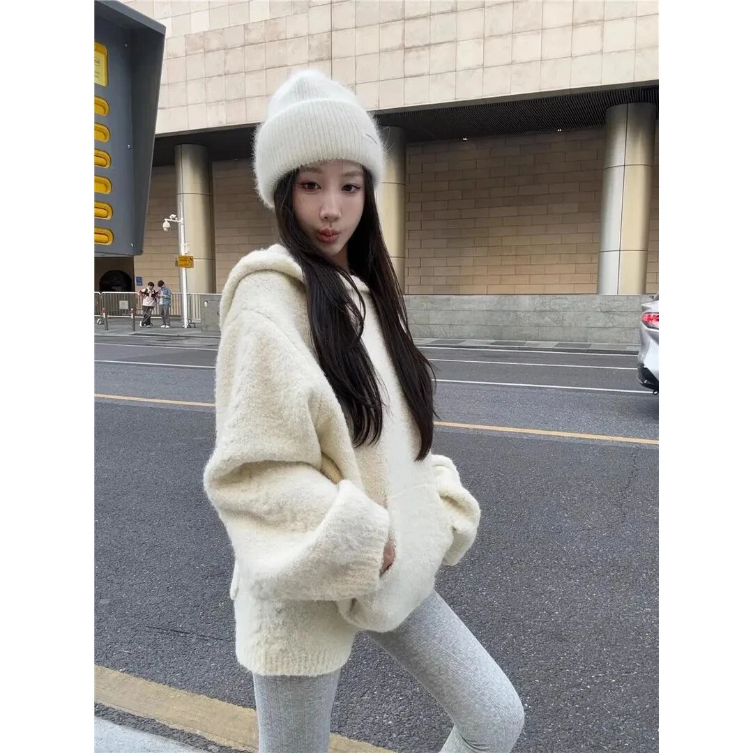 软糯宽松连帽长袖慵懒毛衣针织短裤套装2024冬季新款时尚两件套女