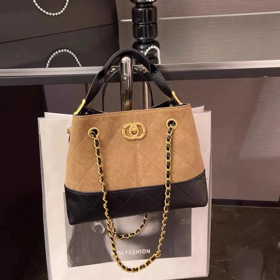 2025秋冬新款方形女士轻奢风肩包斜挎包锁扣菱格链条包