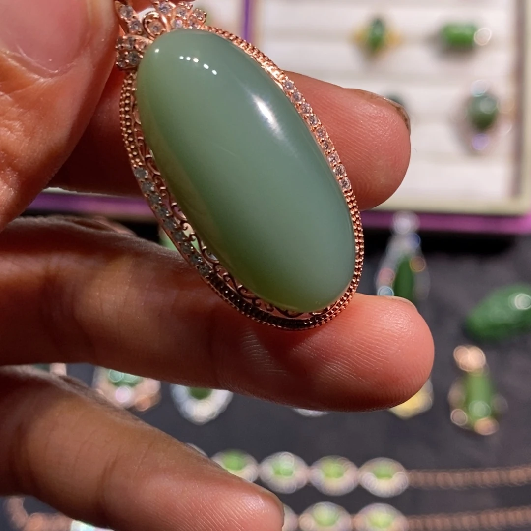 和田玉（碧玉）颈饰银S925镶嵌雪**缘