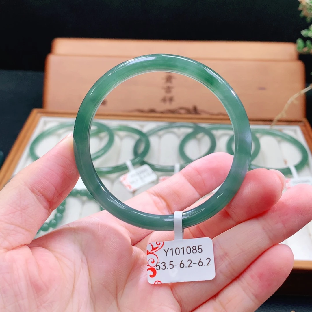 翡翠手镯（圆镯）未镶嵌