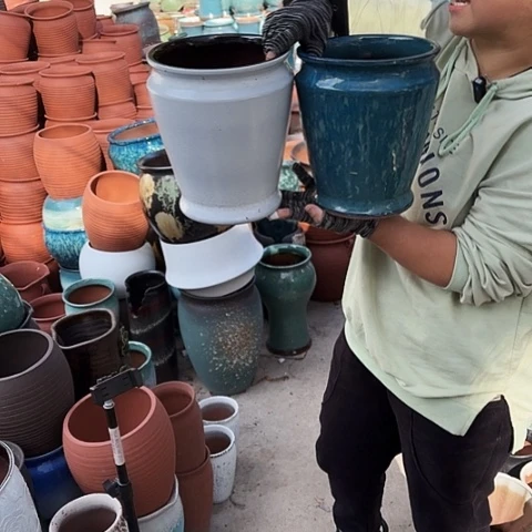 口18高23瑕疵两个盆。