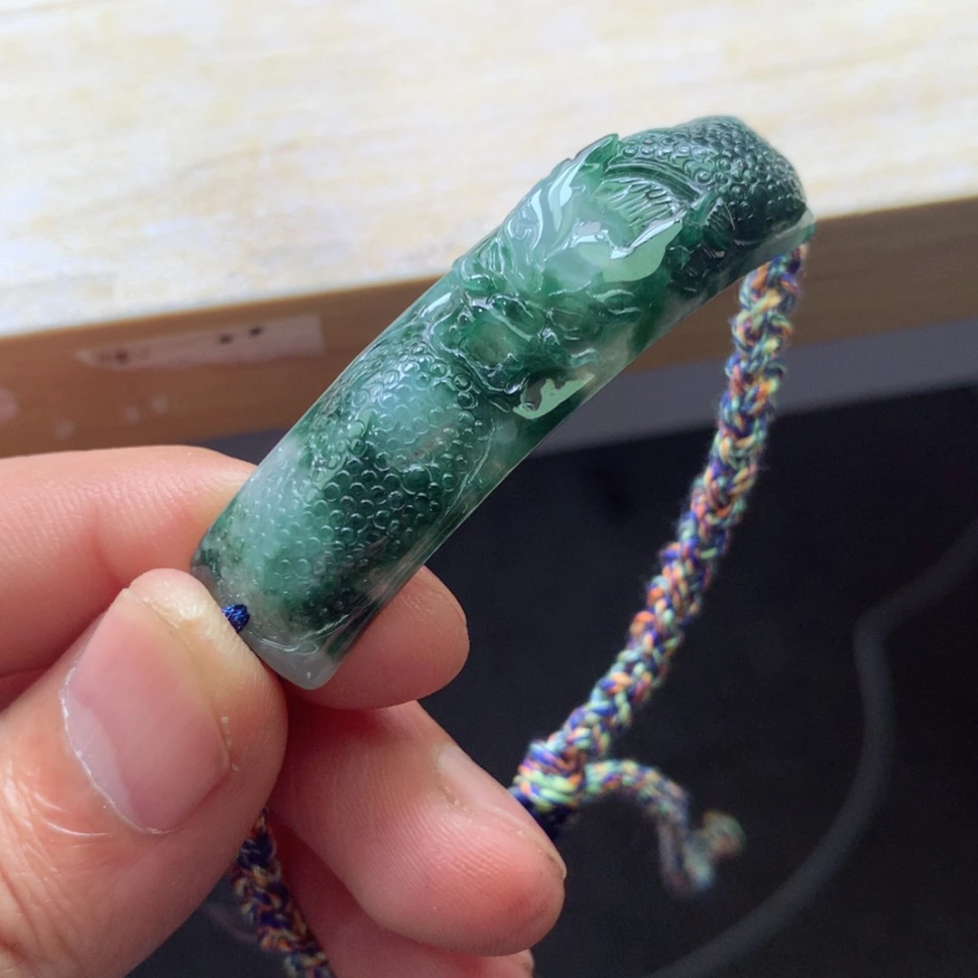 翡翠颈饰未镶嵌吊坠