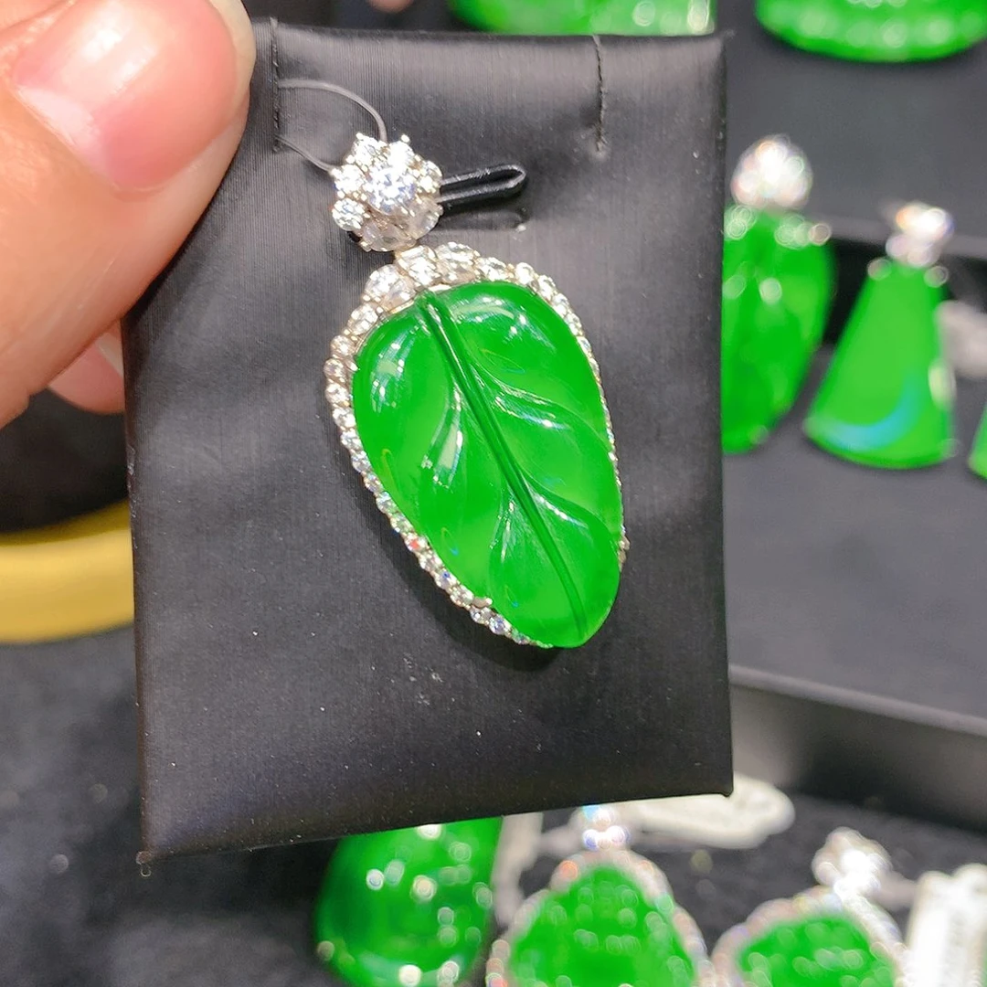 颈饰银S925镶嵌翡翠008555