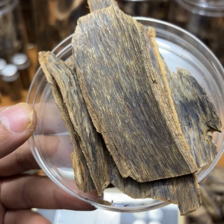 沉香碎屑沉香奇楠树皮，熏香原材料