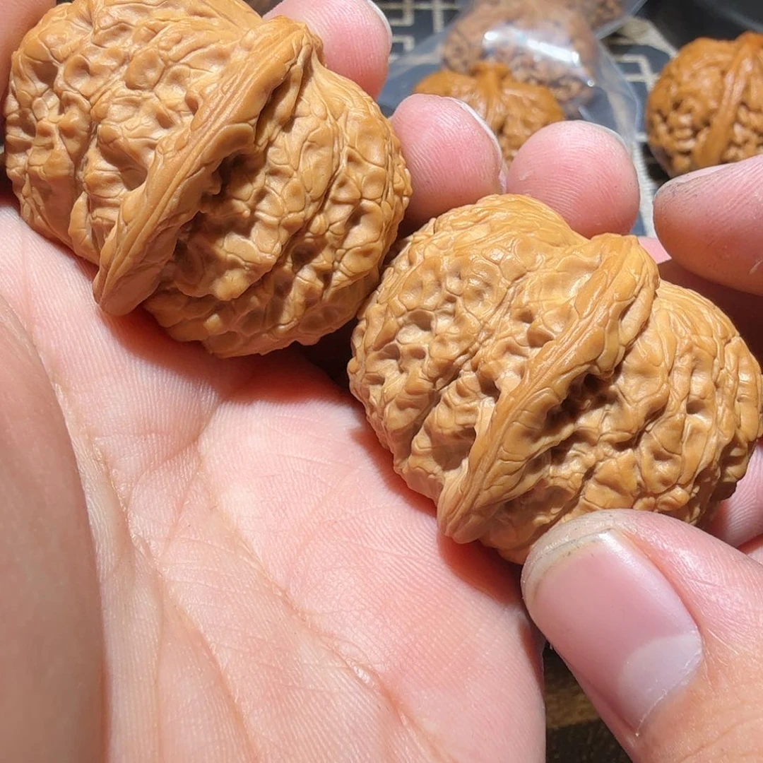 文玩核桃把件血麒麟