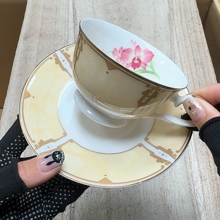 瓷片噗哈哈哈哈哈哈哈哈哈我笑