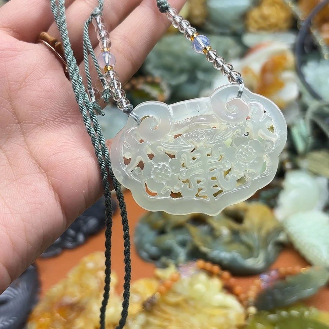 蛇纹石玉未镶嵌吊坠