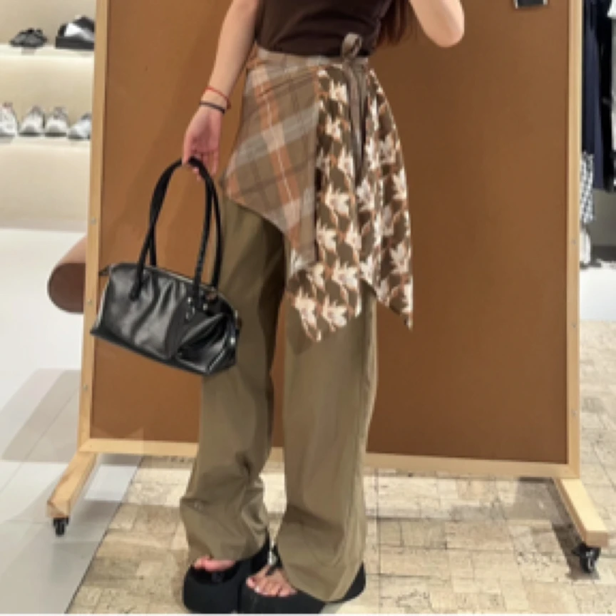 A78226刘梅家格子屁帘裤