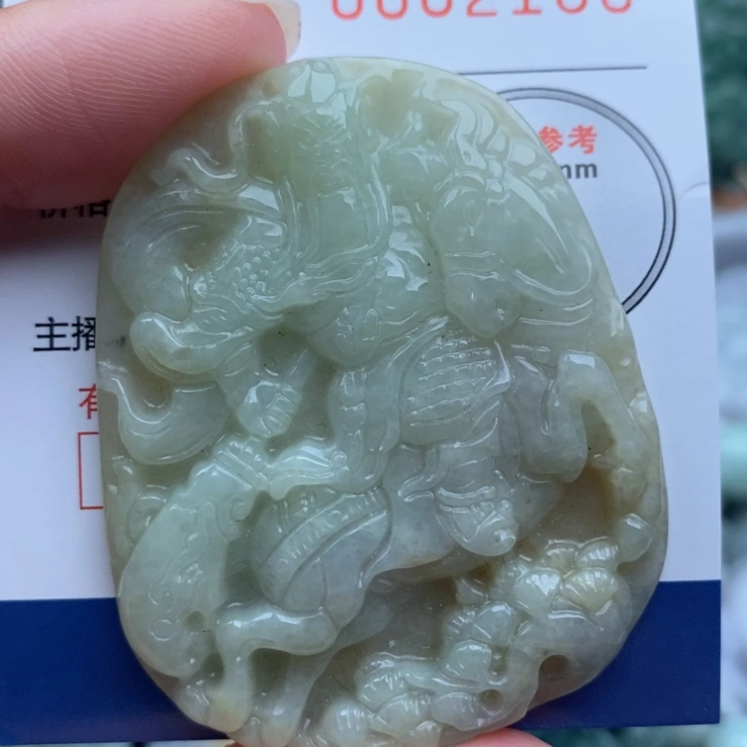翡翠未镶嵌颈饰在