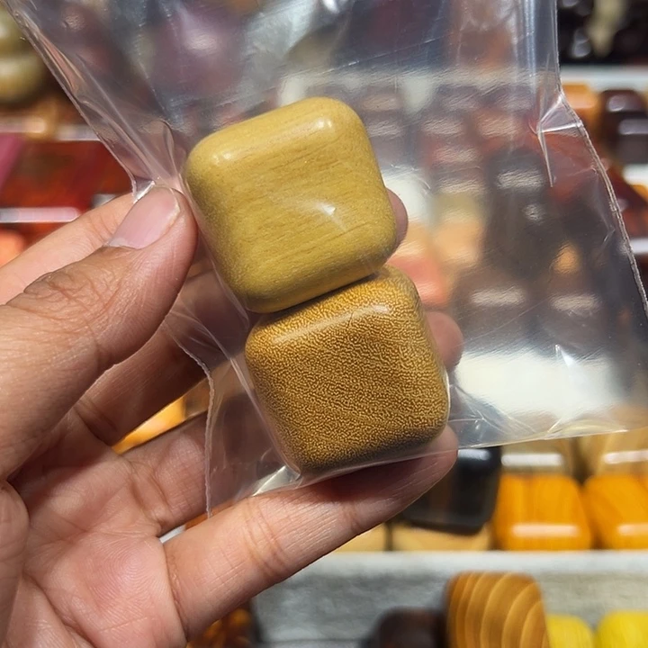 形***M柠檬黄檀方块一对一对瑕
