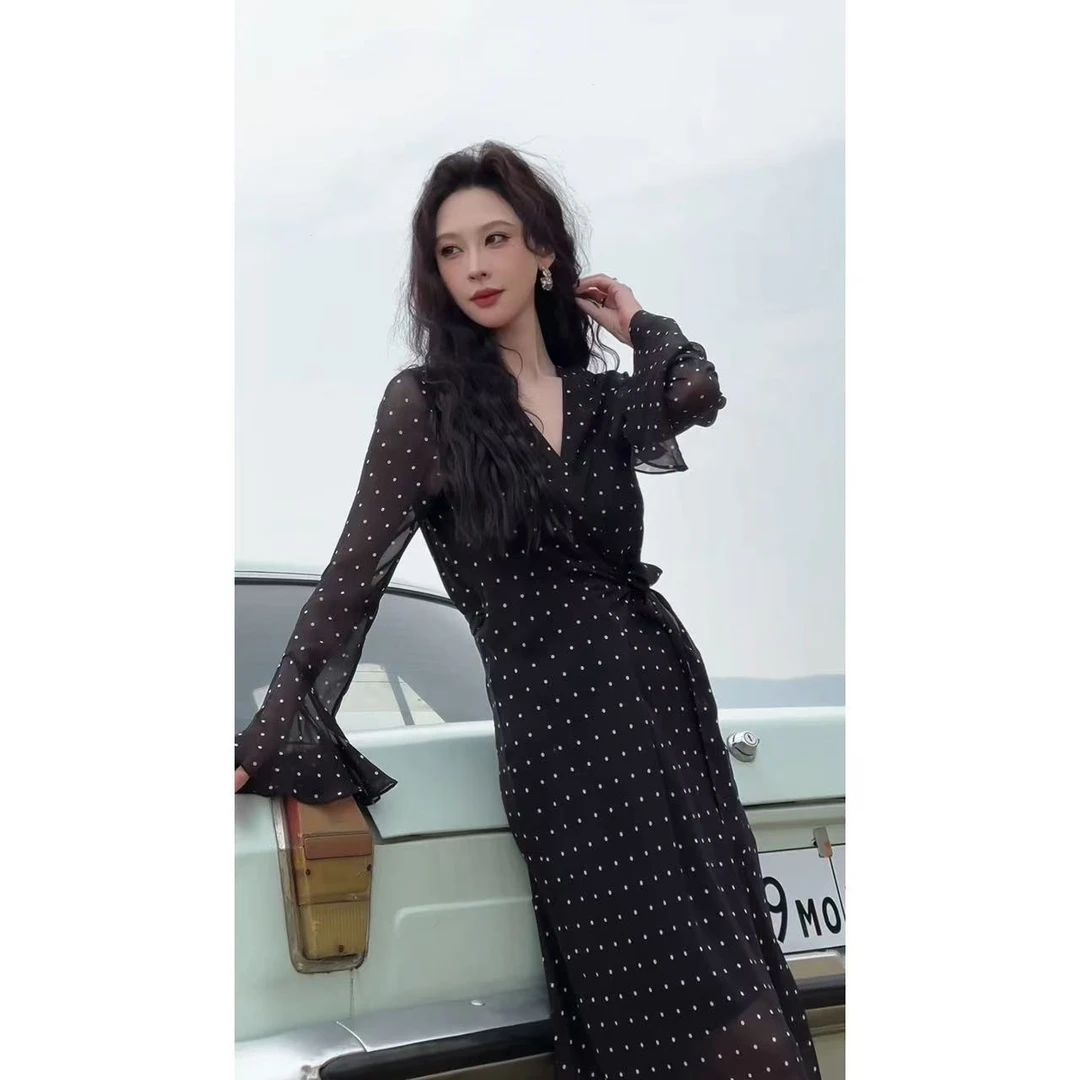 LILI《慢调巴黎》轻奢气质时尚显瘦优雅设计师长袖波点连衣裙