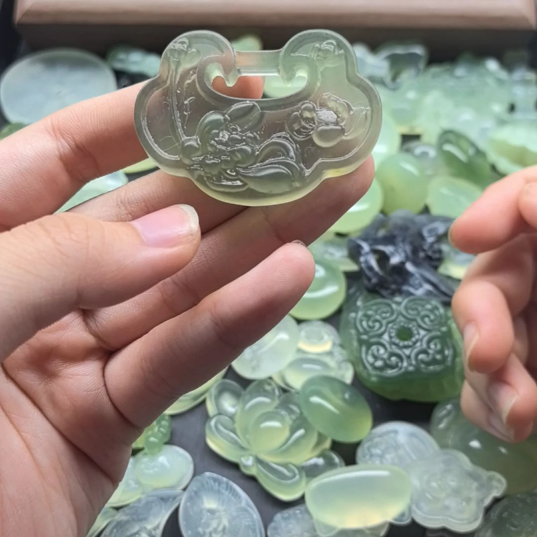 合金蛇纹石玉颈饰