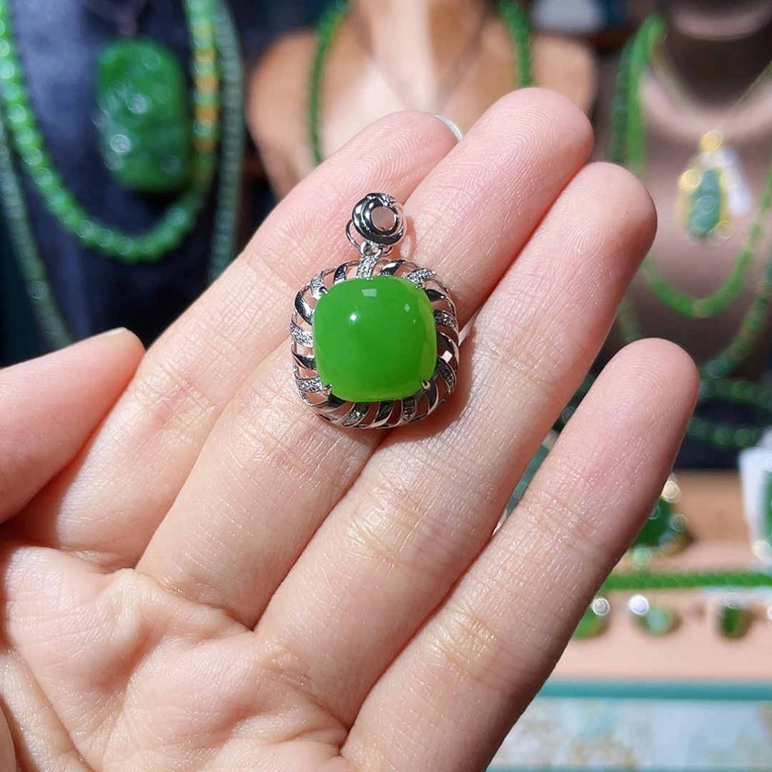 和田玉（碧玉）18K金镶嵌颈饰