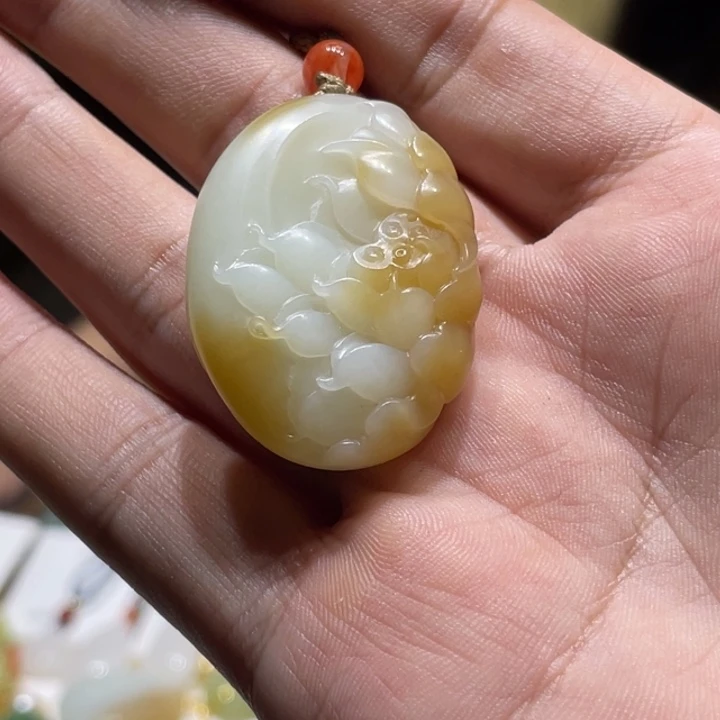 颈饰未镶嵌和田玉（糖玉）