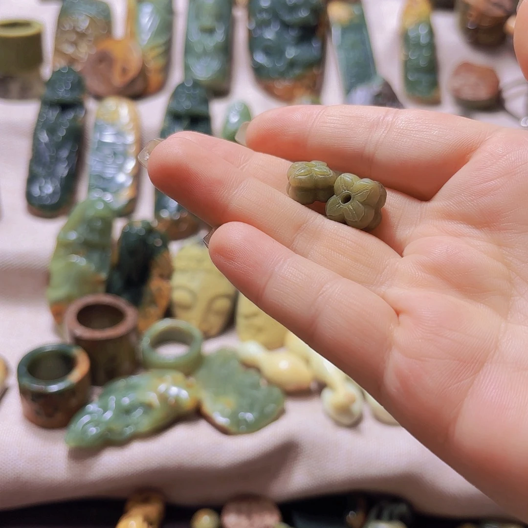 悠***～岫岩河磨玉（透闪石质玉）未镶嵌挂件