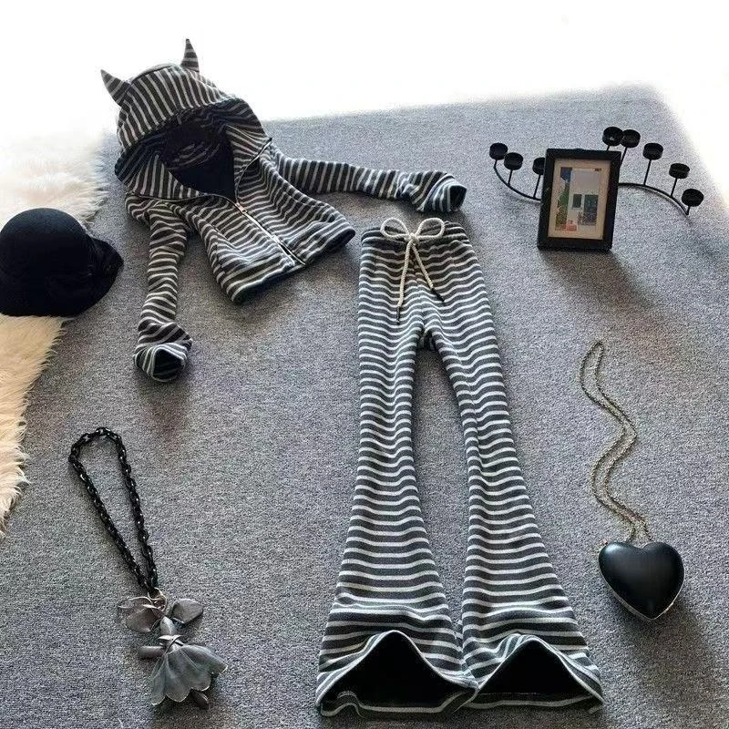 女童春秋条纹套装2025新款洋气耳朵连帽上衣微喇裤休闲运动两件套