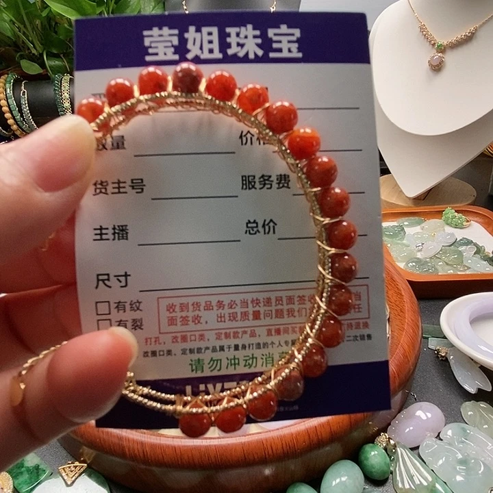 颈饰合金翡翠难****?红翡珠手镯