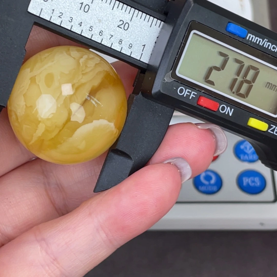 未镶嵌琥珀裸石微瑕528