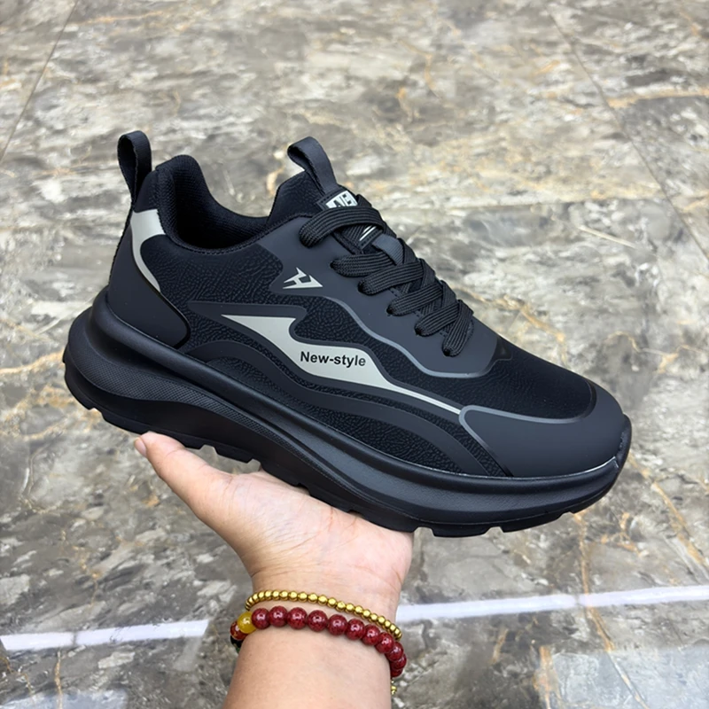 男鞋秋季2025新款黑色皮面防水休闲鞋子轻便百搭软厚底男士运动鞋