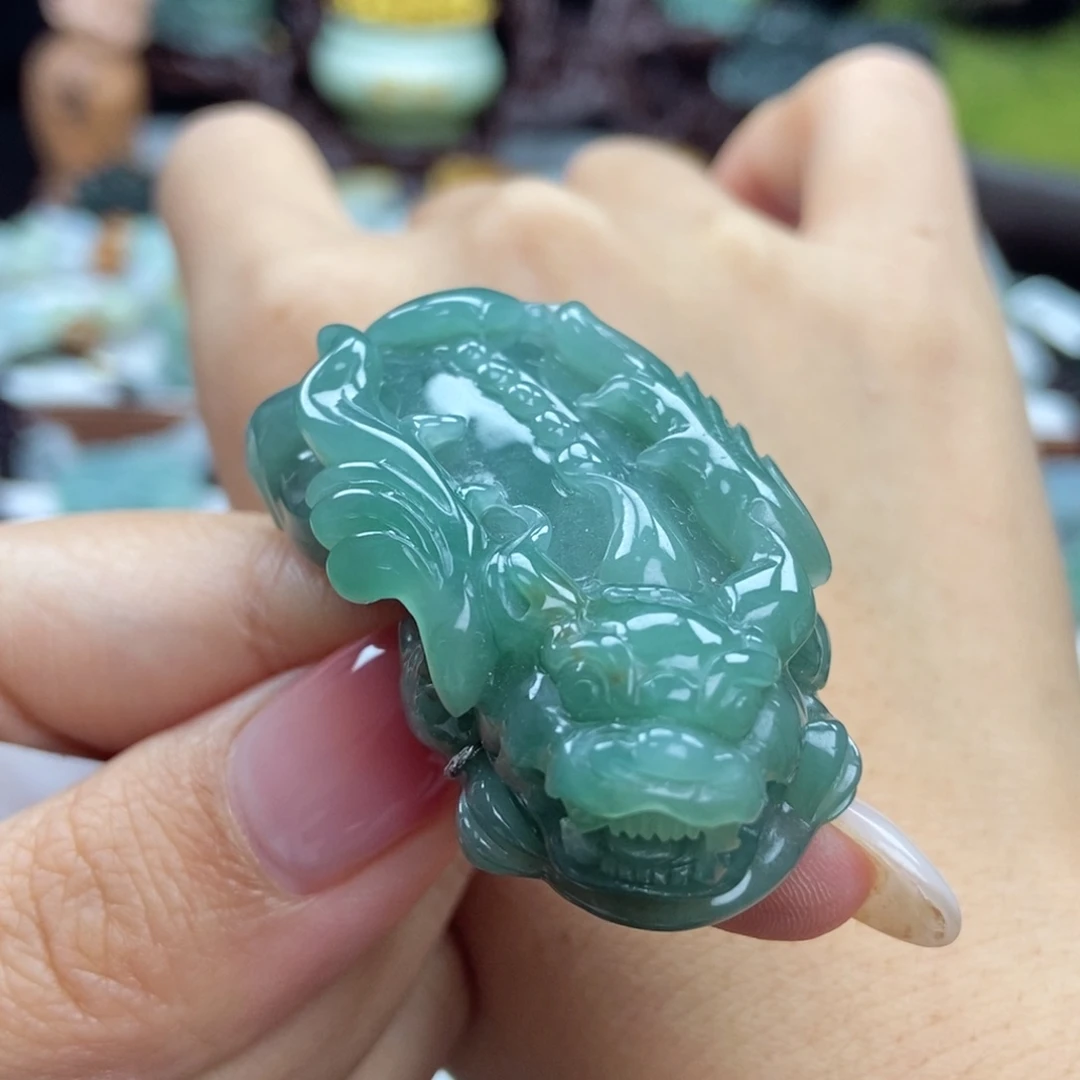 翡翠未镶嵌颈饰老蓝水 飞天貔貅