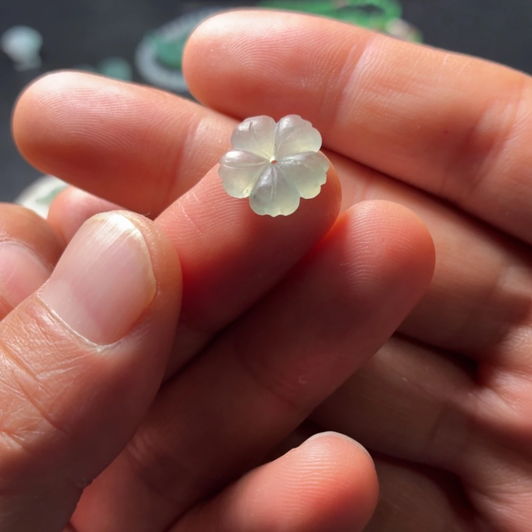 定制翡翠未镶嵌花花