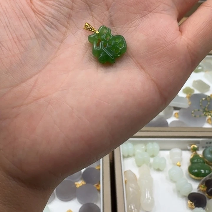 颈饰18K金镶嵌和田玉