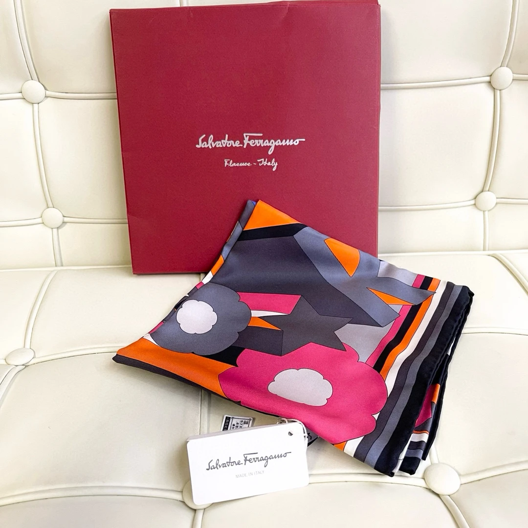未使用 FERRAGAMO/菲拉格慕 js12043 菲拉格慕丝巾