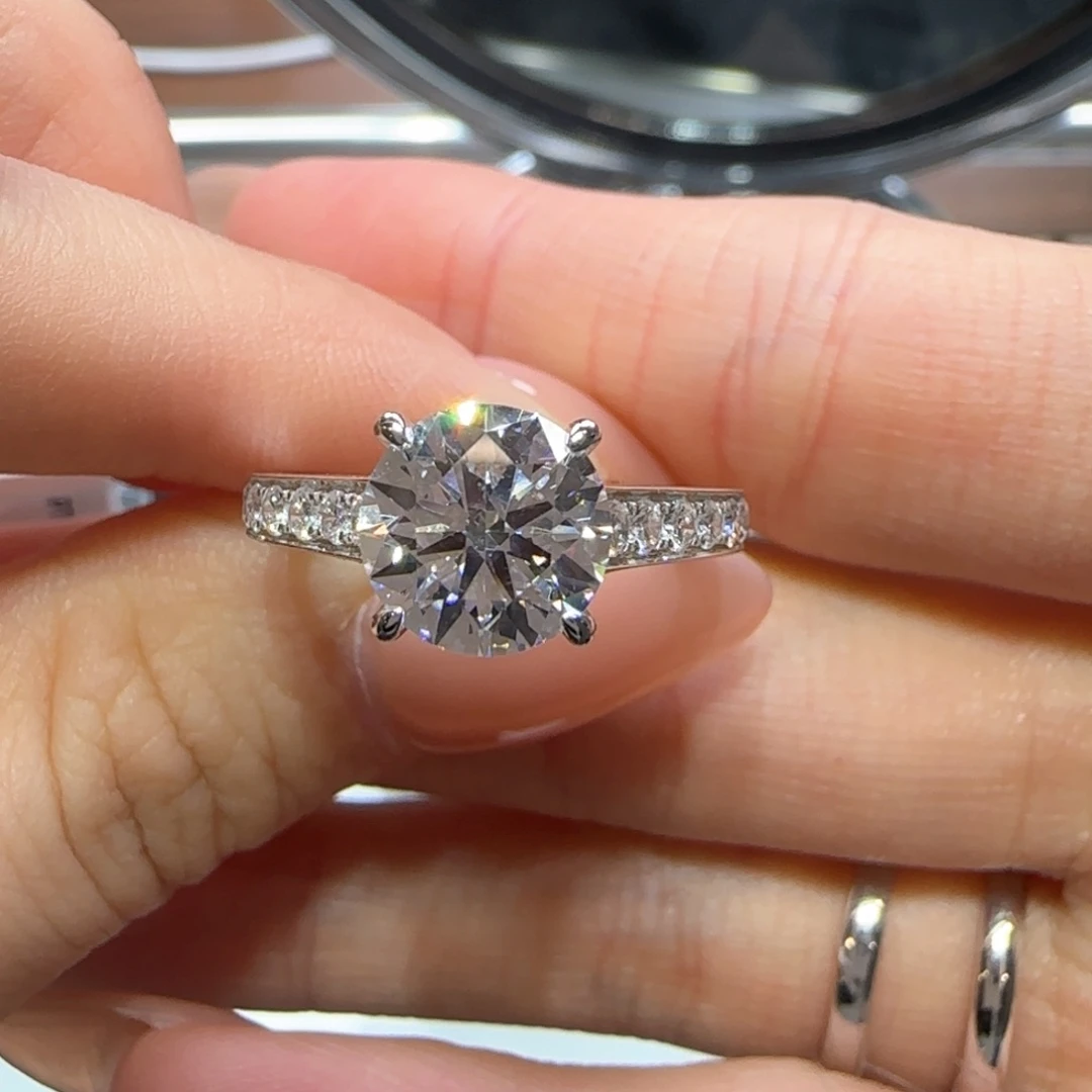 18K金镶嵌实验室培育钻石2.28卡四爪16