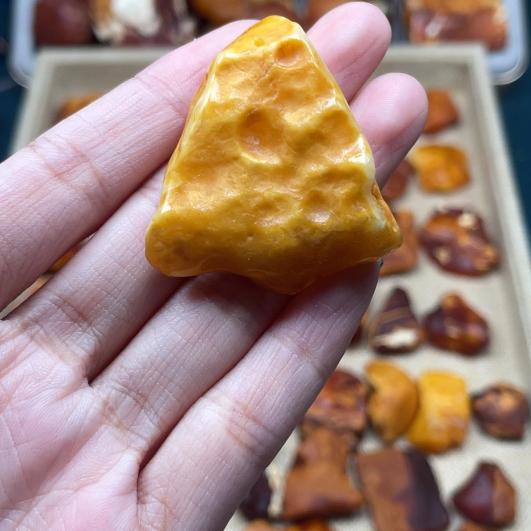 琥珀未镶嵌珠宝奇石