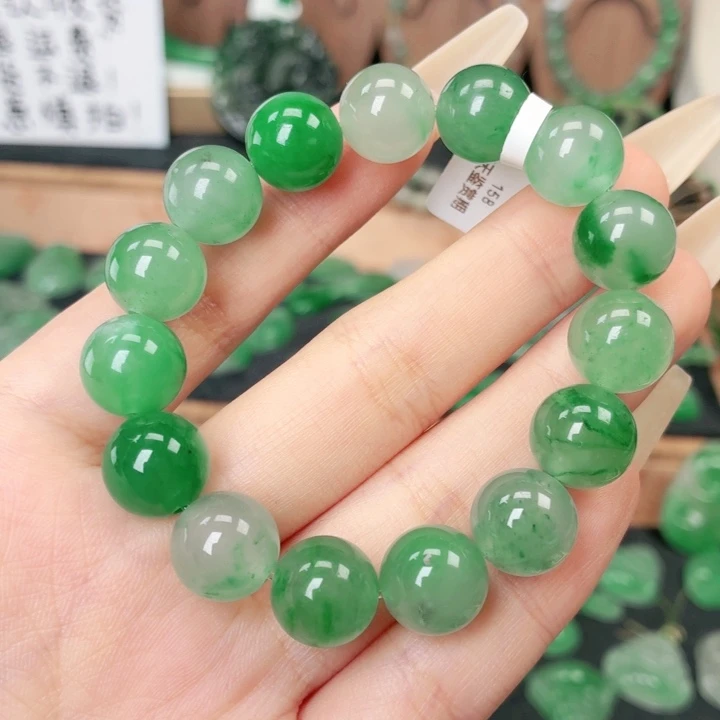 石英质玉（非洲翠）未镶嵌颈饰