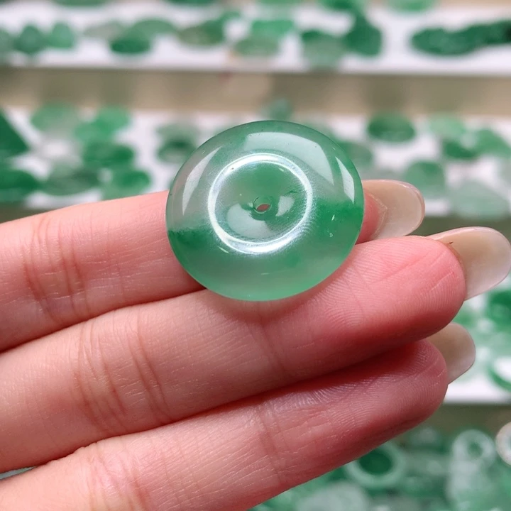 颈饰未镶嵌石英质玉