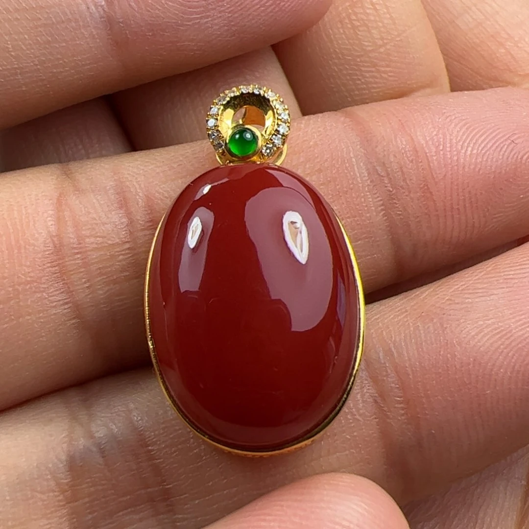 18K金镶嵌吊坠南红玛瑙