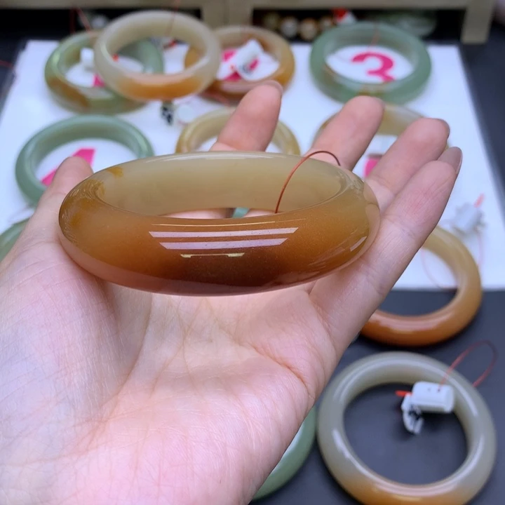 未镶嵌手镯石英质玉