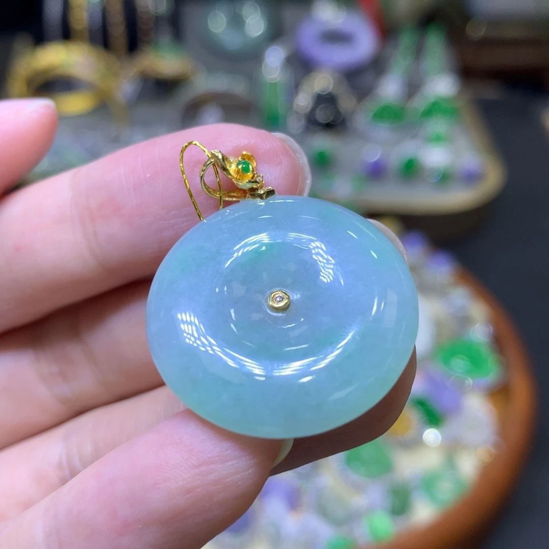 翡翠18K金镶嵌颈饰