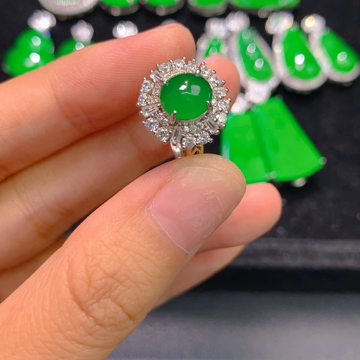 翡翠银S925镶嵌戒指一个