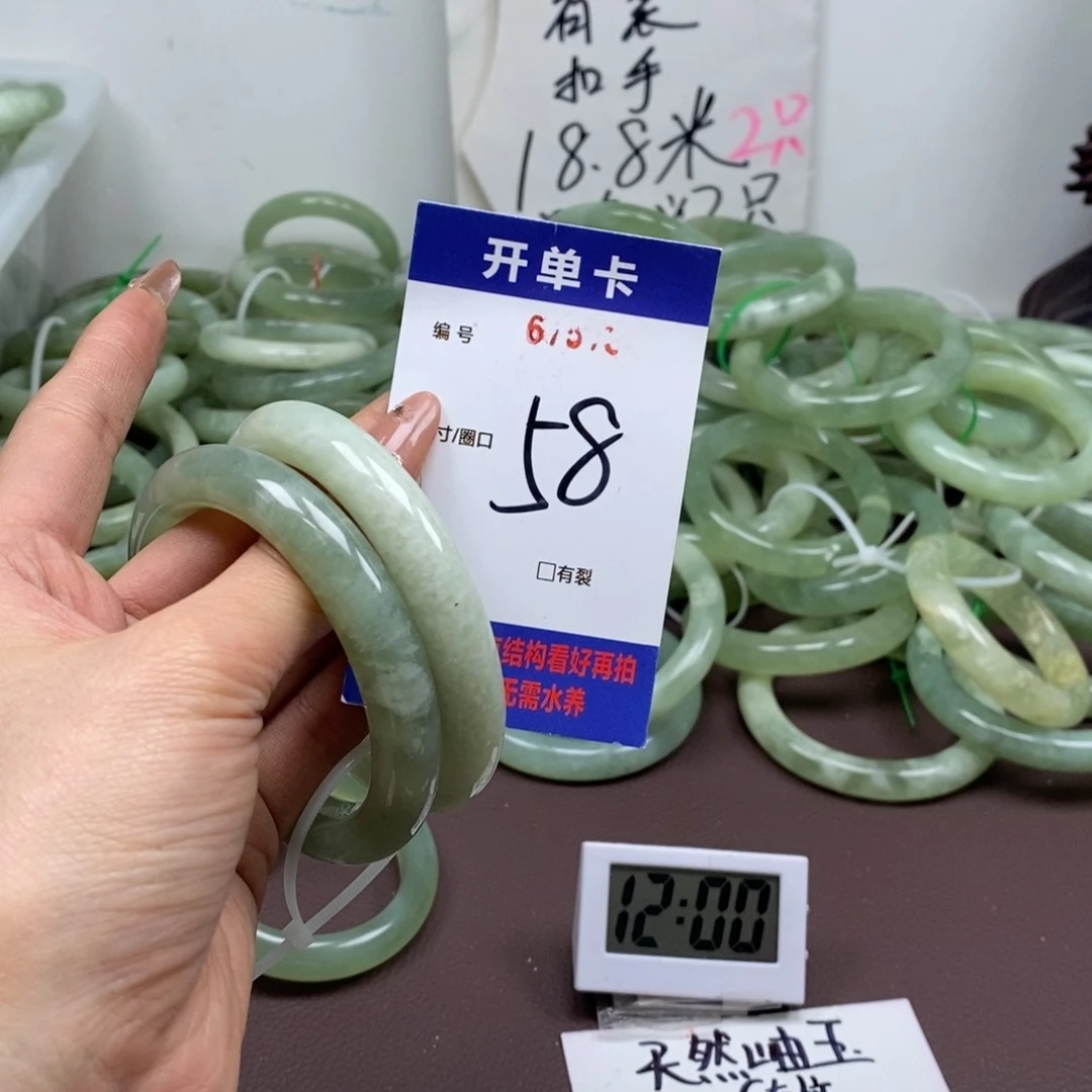 蛇纹石玉手镯未镶嵌