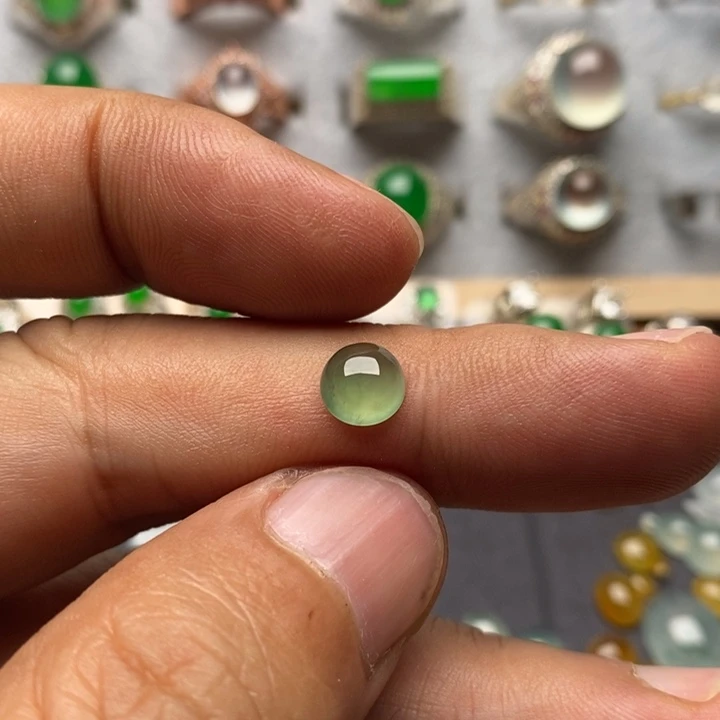 翡翠裸石冰种橄榄色戒面7.3*7.2**3.8