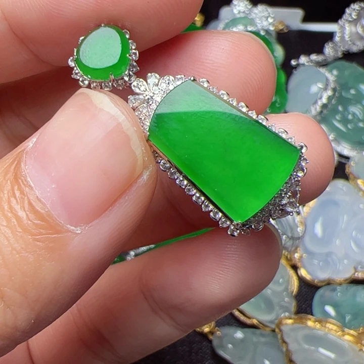 翡翠18K金镶嵌吊坠(不含链)